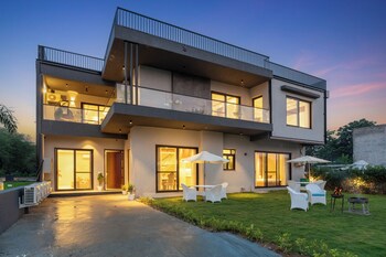 elivaas gardenia 4 bhk farmhouse