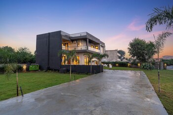elivaas gardenia 4 bhk farmhouse