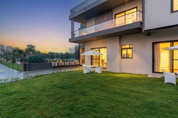 elivaas gardenia 4 bhk farmhouse