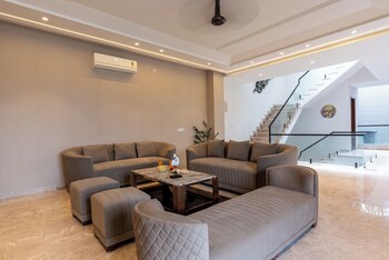 elivaas gardenia 4 bhk farmhouse
