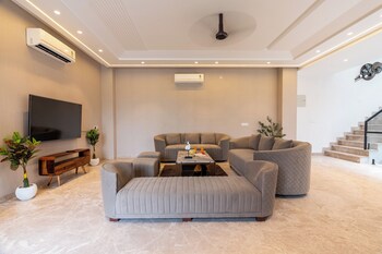 elivaas gardenia 4 bhk farmhouse