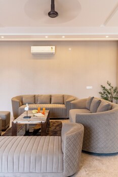 elivaas gardenia 4 bhk farmhouse