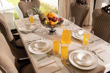 elivaas gardenia 4 bhk farmhouse