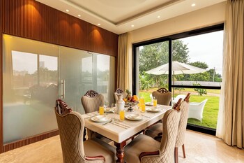 elivaas gardenia 4 bhk farmhouse
