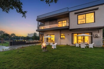 elivaas gardenia 4 bhk farmhouse