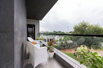 elivaas gardenia 4 bhk farmhouse