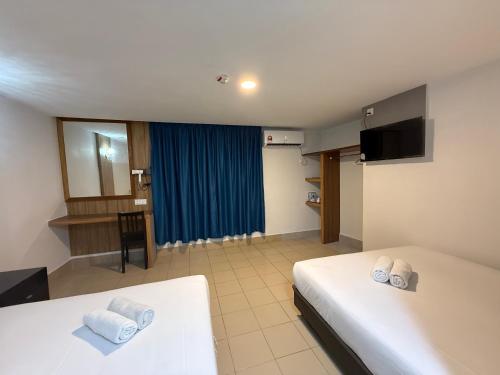 hotel putra hills at wtckl