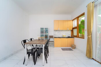 Griya Asy-Syifa Homestay By Arba,,3 star
