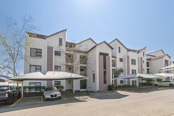 The Henlee Apartment Dainfern,,4 star