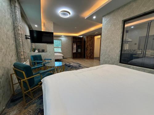 unity hotel ub railway station
