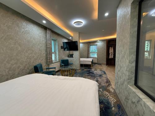 unity hotel ub railway station
