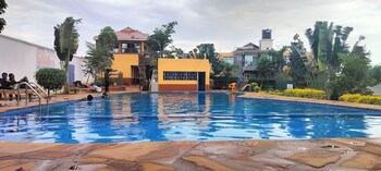 Maanet Gardens Kutus,,3 star
