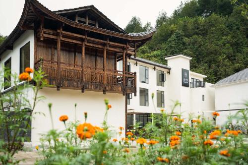 shambhala hotel of zhangjiajie