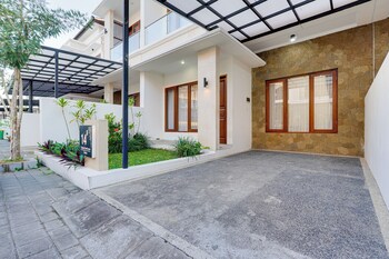 villa sandalwood seminyak