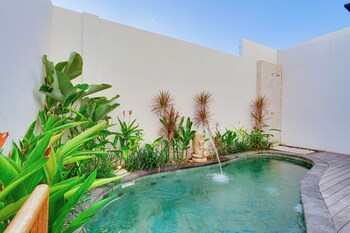villa sandalwood seminyak