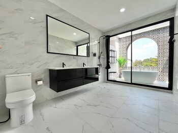 v villa khaoyai