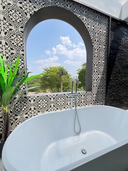 v villa khaoyai