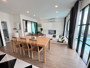 v villa khaoyai