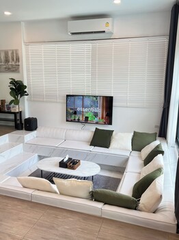 v villa khaoyai