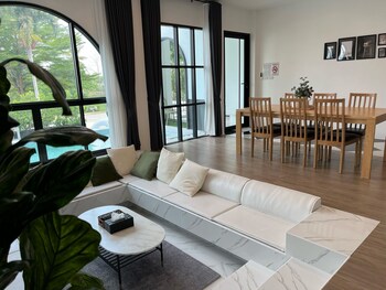 v villa khaoyai