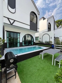 v villa khaoyai