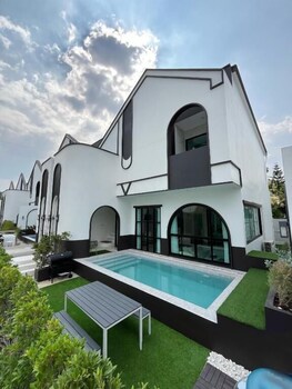 v villa khaoyai