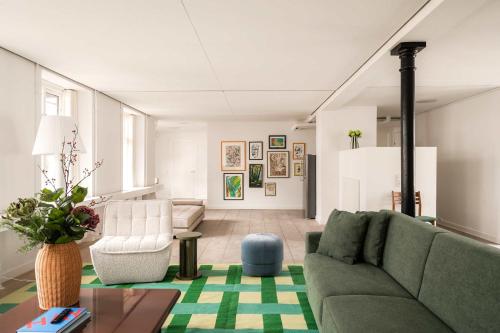 queens suites by danielandjacobs