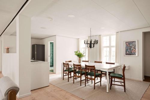 queens suites by danielandjacobs