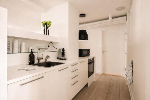 queens suites by danielandjacobs