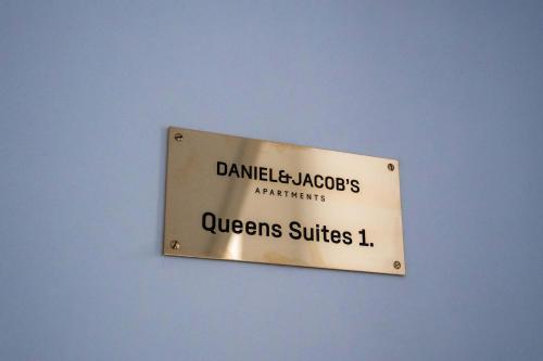 queens suites by danielandjacobs