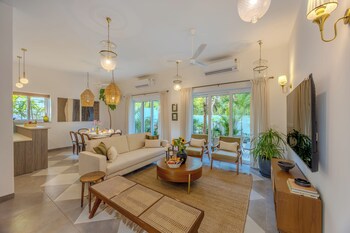 Elivaas Casa Zyra 4 Bhk Villa,,2 star