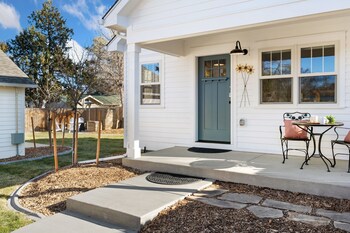 city park bungalow pet friendly w dog run