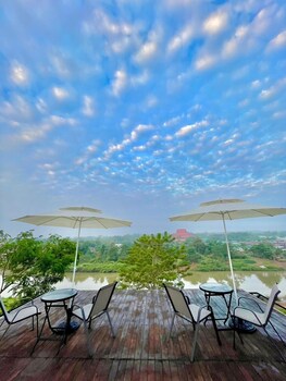 river valley resort