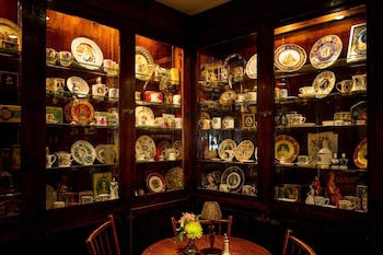 Black Bass Hotel,,2 star