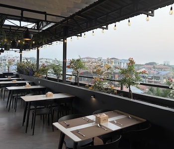 green star hotel yangon