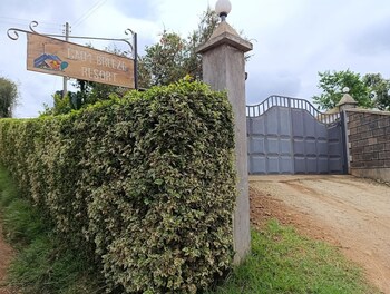calm breeze resort rwanchege