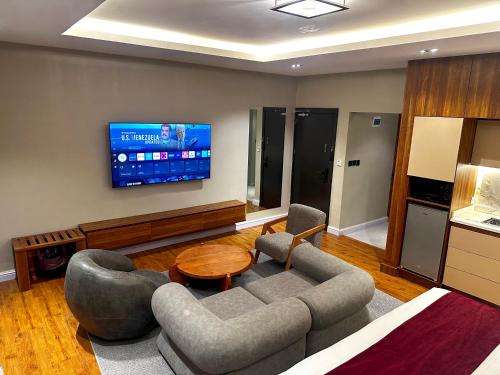 taja hotels ltd adeniyi jones ikeja
