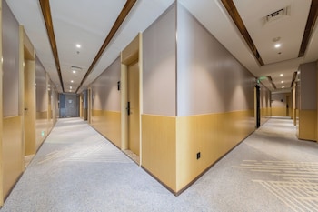 trendy romantic hotel guangzhou beijing road pedestrian street haizhu square metro station branch