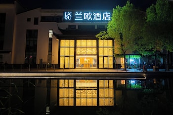 lanou international hotel beijing guomao gaobeidian metro station branch