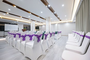 lanou international hotel beijing guomao gaobeidian metro station branch