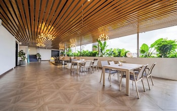 xana lite hotel international guangzhou baiyun railway station sanyuanli branch free deliver service to canton fair complex during canton fair period