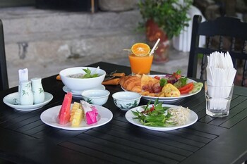 muca hoian co living and work retreat