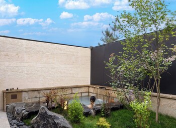 beijing wanli yipiao courtyard hot spring resort