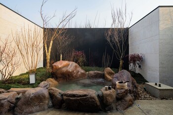 beijing wanli yipiao courtyard hot spring resort