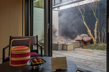 beijing wanli yipiao courtyard hot spring resort