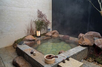 beijing wanli yipiao courtyard hot spring resort