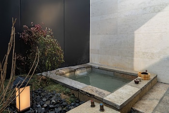 beijing wanli yipiao courtyard hot spring resort
