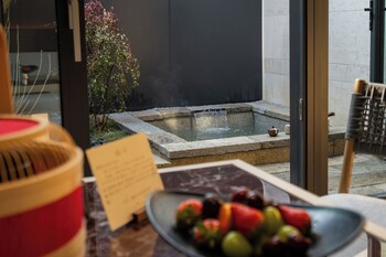 beijing wanli yipiao courtyard hot spring resort