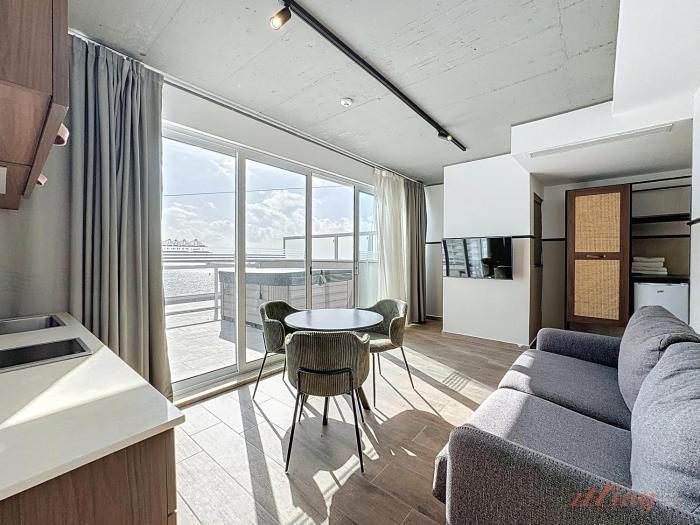 south 32 hotel by zzzing
