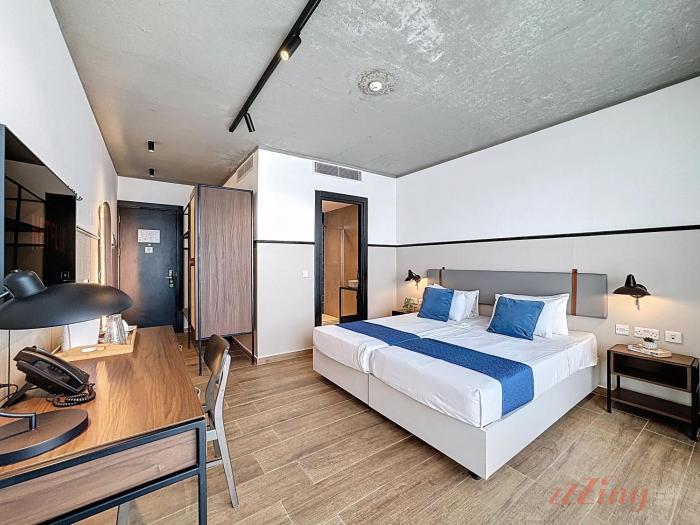 south 32 hotel by zzzing